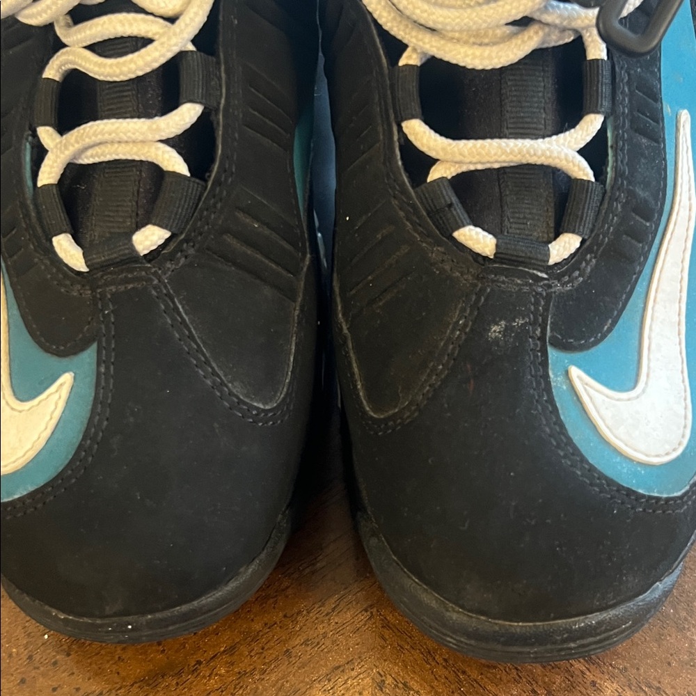 Nike Mens Black and Teal Sneakers - Picture 7 of 10